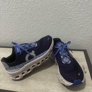 On Women’s Cloudmonster